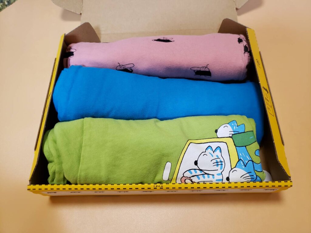 宅急便性をコンパクトの箱にTシャツを収納